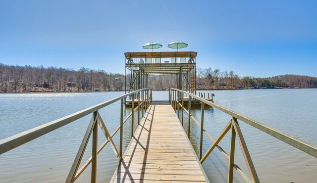 Lake Hartwell Retreat w/2-Tier Dock & Boat Slip!