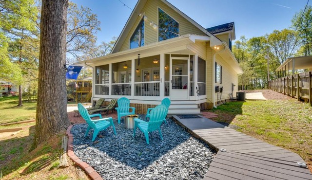 Lake Hartwell Vacation Rental w/Boat Dock & Slip!