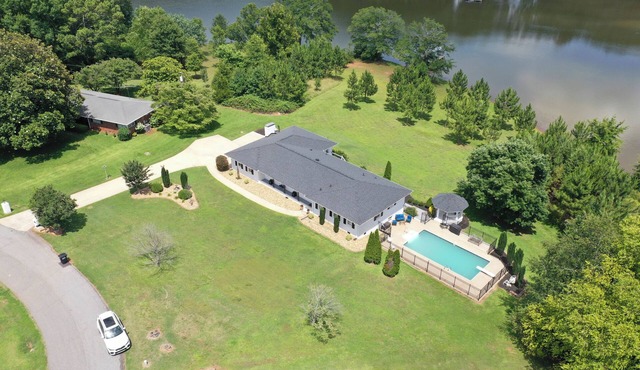 Lake Hartwell w/Dock, Pool, Clemson, Fishing Tournaments, Sleep 12, Anderson SC