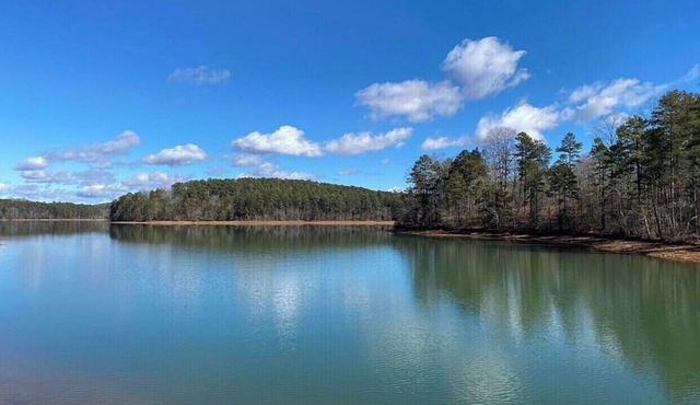 "Lake Hartwell, Waterfront Cottage with Views, near Clemson"