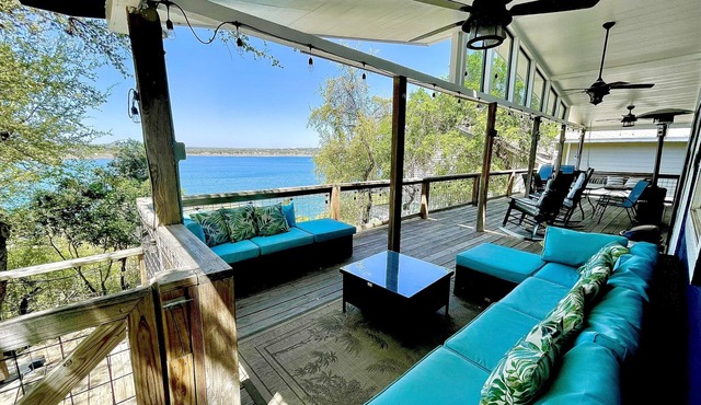 LAKE HAUS- Lake front home! Direct access to Canyon Lake.