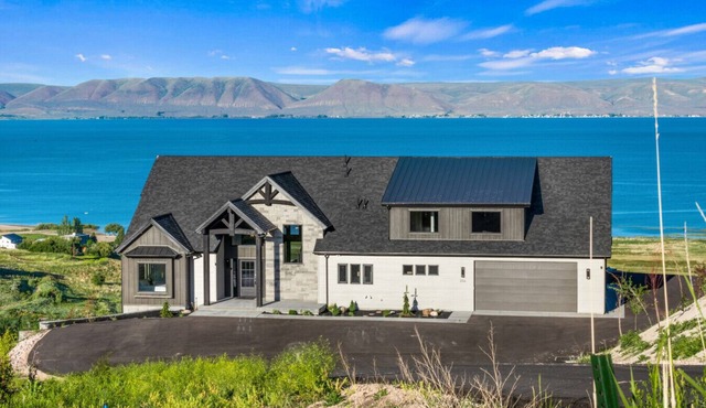 Lake Haven-11 Bedrooms - Sleeps 70+ - Indoor slide