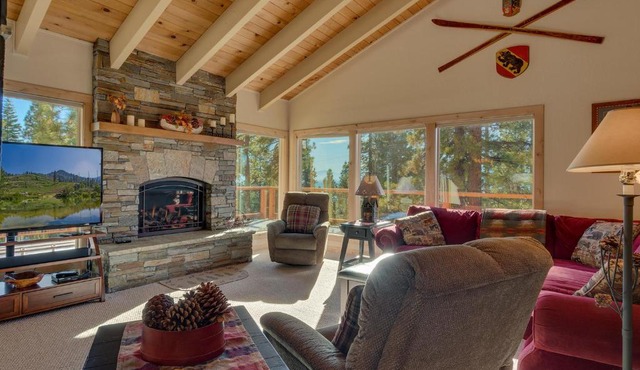 Lake Haven at Dollar Point - Spacious 4 BR w Lake Views, Sauna, Near Ski Resorts!
