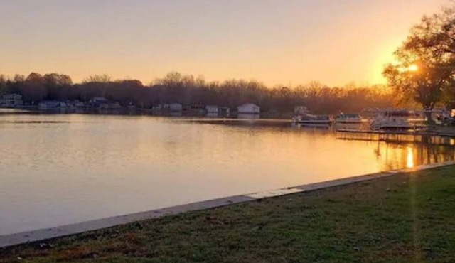 Lake Haven Cottage Fun Summer Get Away! fishing and kayaks!