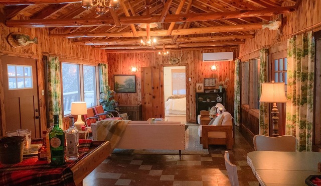 Lake Haven - Updated Mid Century Cabin Only 35 Mins from St. Louis