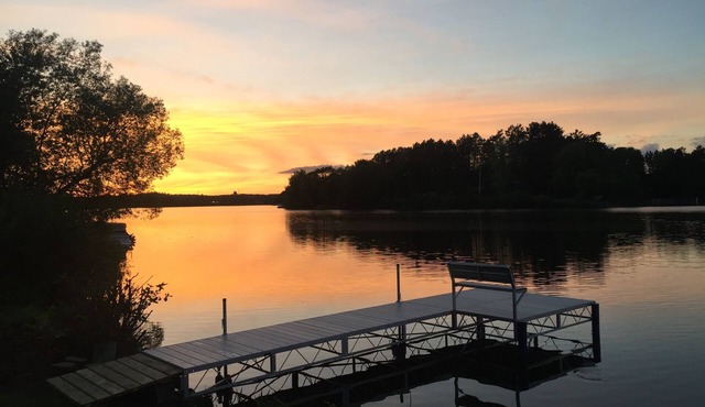 Lake Hayward. Private Lakefront Within Walking Distance To Downtown Hayward