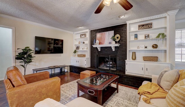Lake Hefner/Spacious King Bed/Foosball & Games