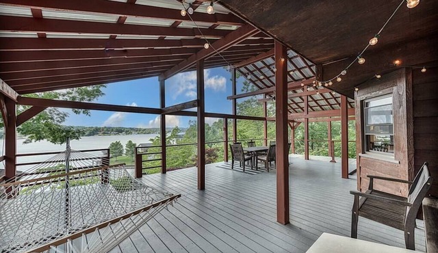 Lake Hickory Trio 2BR Green Unit