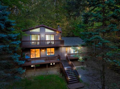 Lake Hideaway - Pool Access, Hot Tub, Game Room, Firepit