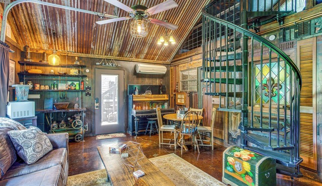 Lake Holbrook Waterfront Vacation Rental w/Dock!