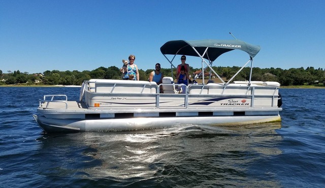 Lake Home 3/2, Monster Bass, boating, Legoland, Bok Tower, 1 hour to Disney.