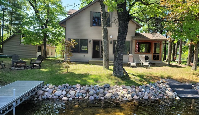 Lake home close to Nordic Mountain and area golf courses.