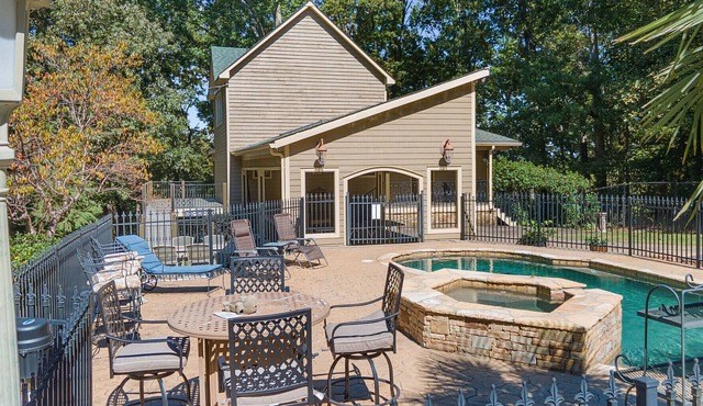 Lake Home, Dock, Hot Tub and Pet Friendly