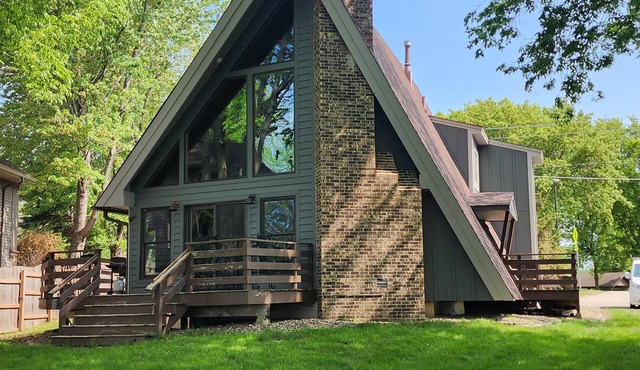 Lake Home for Family Gathering