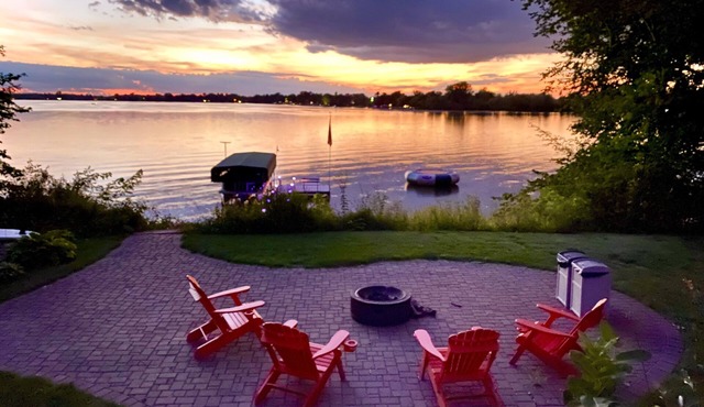 Lake Home, hot tub, sauna, boat rental, private chef