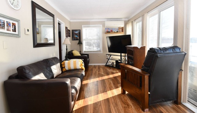 Lake home on Green Lake with Hot Tub. Close to winery, brewery, restaurants etc.