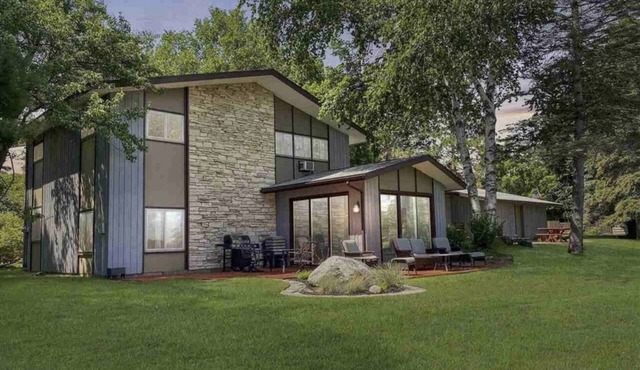 Lake Home perfect for families in a quiet Lake Antoine neighborhood.