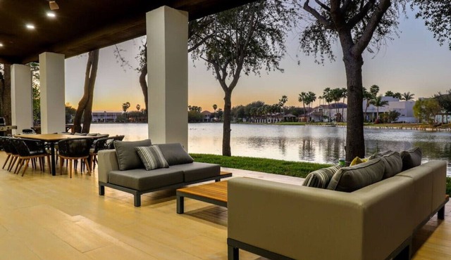 Lake Home: Relax and Unwind in Mission Hidden Gem