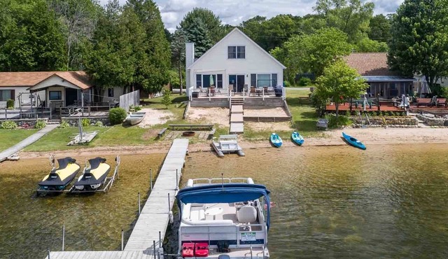 Lake Home/Sandy Bottom-Pedal Boats/Kayaks/AC/Xfinity Cable/High Speed Internet