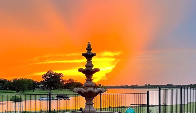 Lake Home -Walk-in Waterfront - Pets Welcomed - Sunset Hacienda - 3 beds