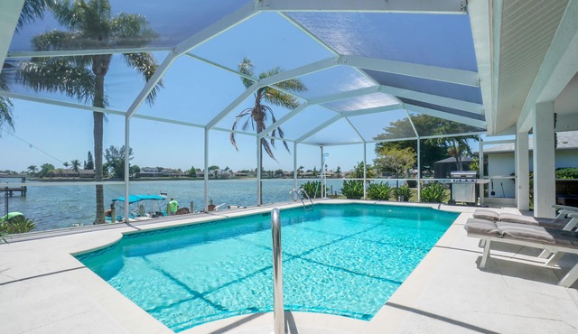 Lake Home With Heated Pool In Perfect Location