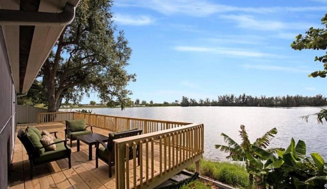 Lake house 1