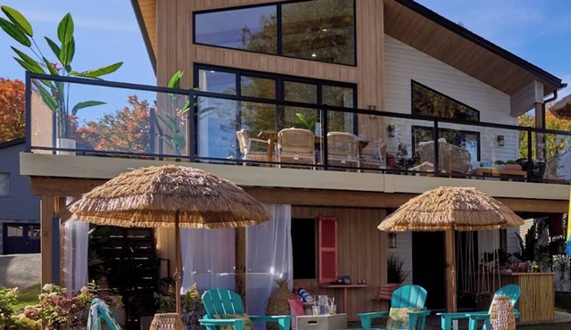 Lake House 3 a fun, funky getaway