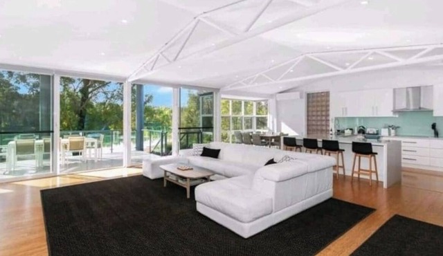 Lake House 5 Bedrooms in Conjola Park