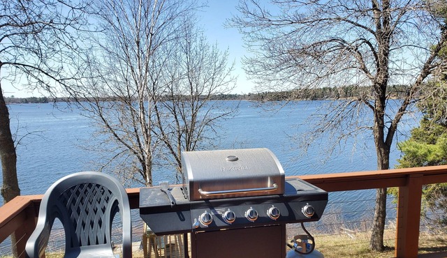 Lake House - 6 bedroom, 3 bath, 20ft pontoon included with stay