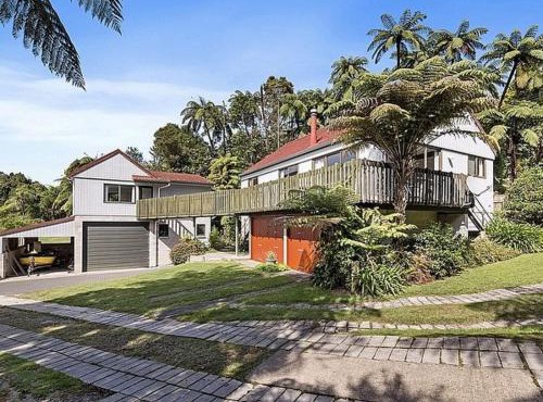 Lake House and Studio - Lake Rotoiti Holiday Home