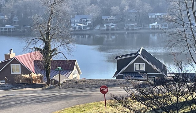 Lake House Artistic Spa-Like Retreat - Quiet Peaceful cul-de-sac - Pet-Friendly!