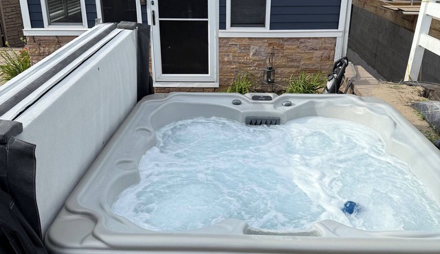 Lake House Beachfront Hot Tub - Irondequoit, NY