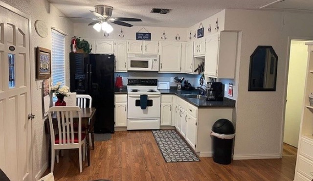 Lake House Cabin is less than 3 Miles from the Roosevelt Lake