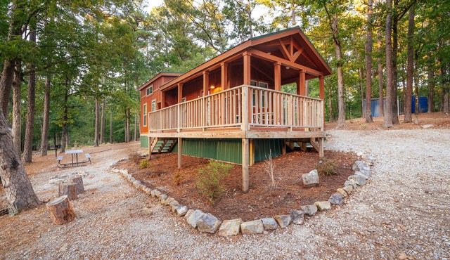 Lake House Cottage at Safe Harbor Brady Mountain on Lake Ouachita!