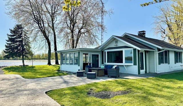 Lake House Cottage w/Breathtaking Views!