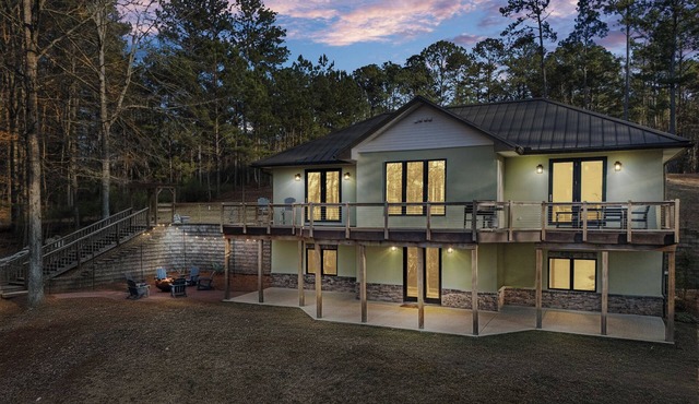 Lake House + Firepit + Game Room + Chef's Kitchen + Lakefront Cove