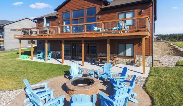 Lake House for 14! Fire Pit + Game Room