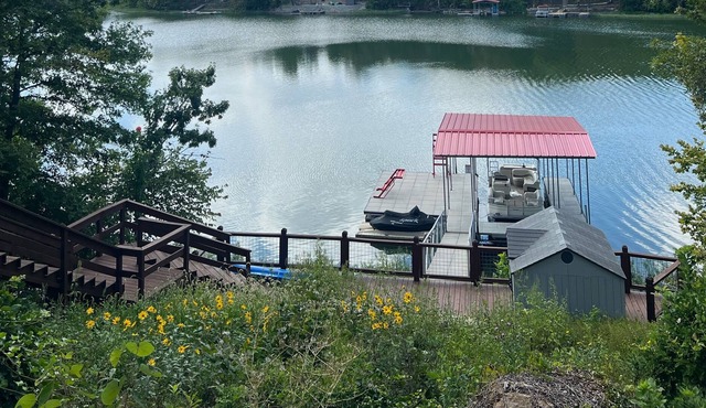 Lake House Getaway, 1 hour from KC!