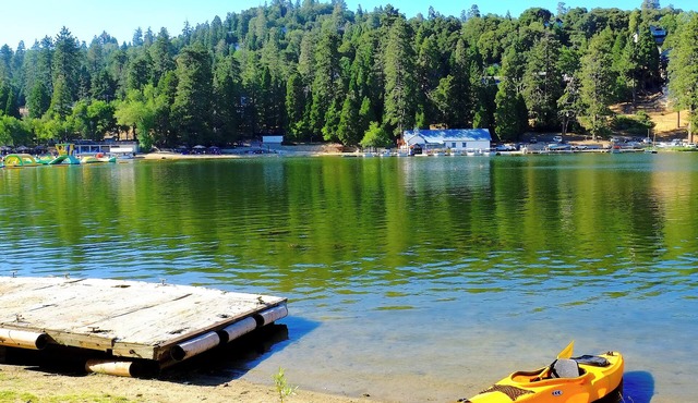 Lake House Getaway - 2 bedroom home in peaceful Crestline with WiFi AC and more!