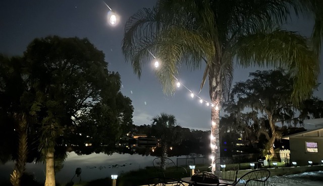 Lake house getaway close to theme parks and beaches