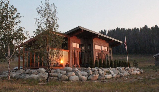 Lake house getaway on Georgetown Lake.