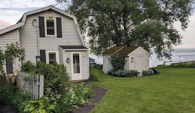 Lake House getaway! 2-bedroom Cayuga Lake, lake front property!