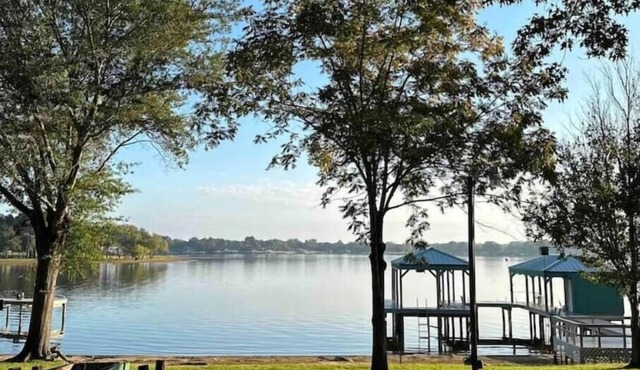 Lake House - Hot Tub, Amazing Views, Private Dock, & 8 Beds
