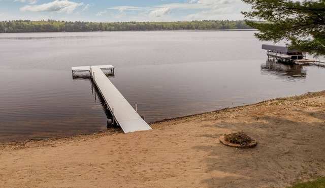 Lake House/Hot Tub/Fire Pit/Game Room/Food/Golf/Shopping/Swimming