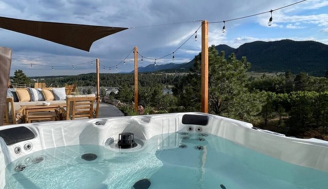 Lake-House Hot-Tub & Firepit Retreat by Palmer Lake Trails