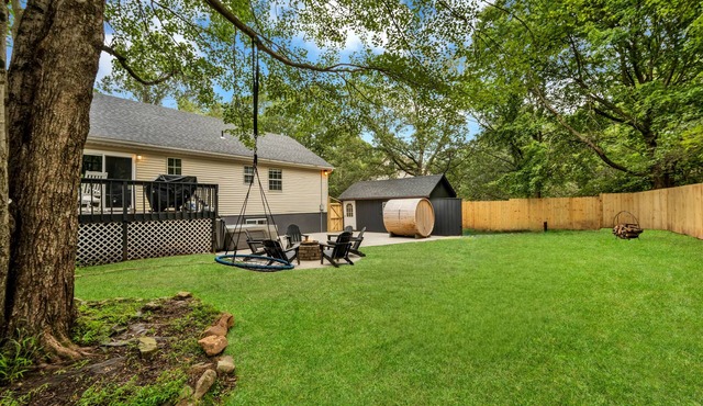 Lake House: Hottub, Sauna, Firepit, Games!