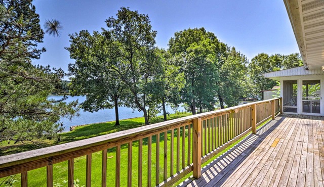 Lake House in Horseshoe Bend Near Ozark Forest!