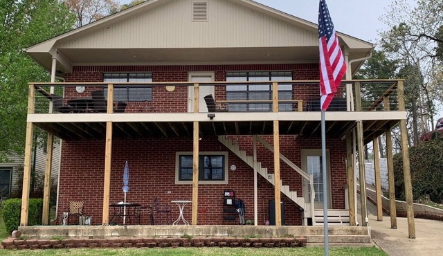 Lake House in Hot Springs with newly remodeled deck on Lake Hamilton