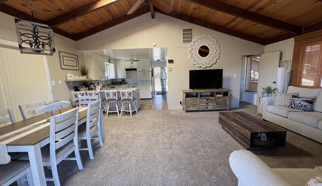 Lake House in the beautiful Oak Shores Community w/WiFi