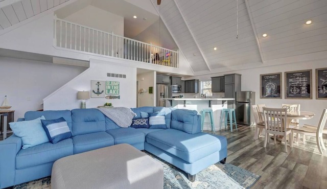 Lake House kid-friendly, arcade room, bunk beds, trampoline, firepit, large deck